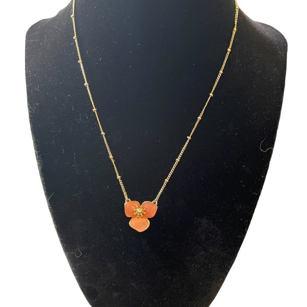 NWOT linna &lilly three petal pink/salmon color pendant